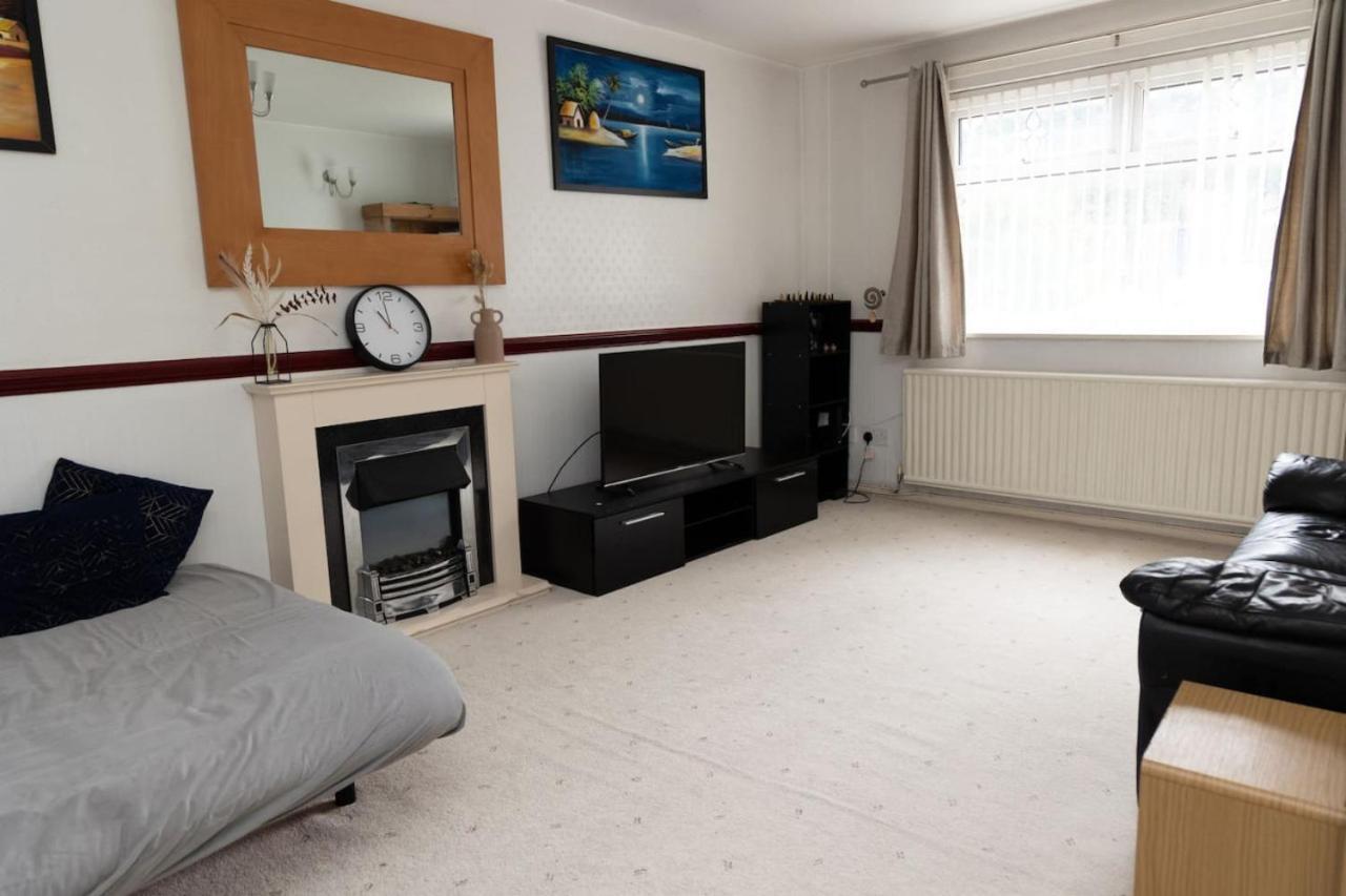 3 Bed Home Sleeps 8 People Located 1 Min From Train Stop - Otley Terrace Oldham Exteriör bild