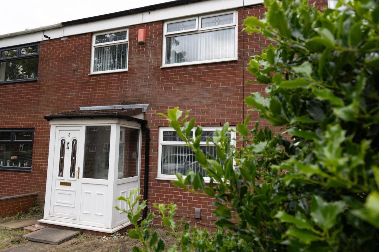 3 Bed Home Sleeps 8 People Located 1 Min From Train Stop - Otley Terrace Oldham Exteriör bild