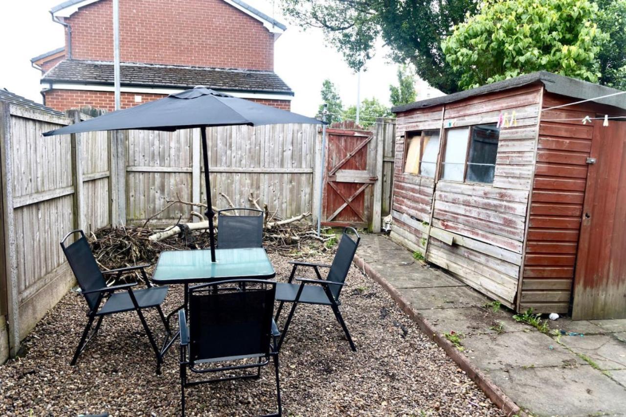 3 Bed Home Sleeps 8 People Located 1 Min From Train Stop - Otley Terrace Oldham Exteriör bild