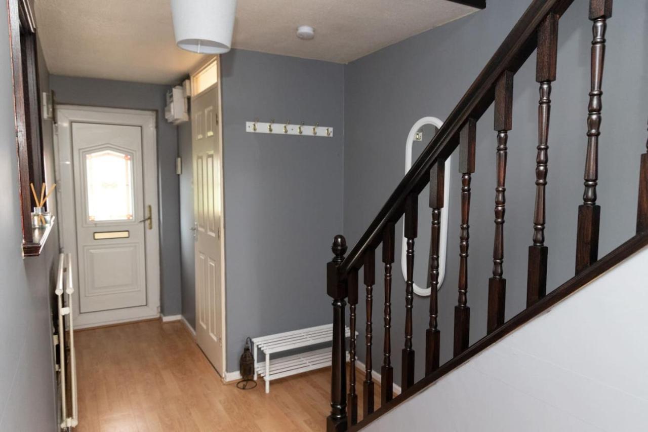 3 Bed Home Sleeps 8 People Located 1 Min From Train Stop - Otley Terrace Oldham Exteriör bild