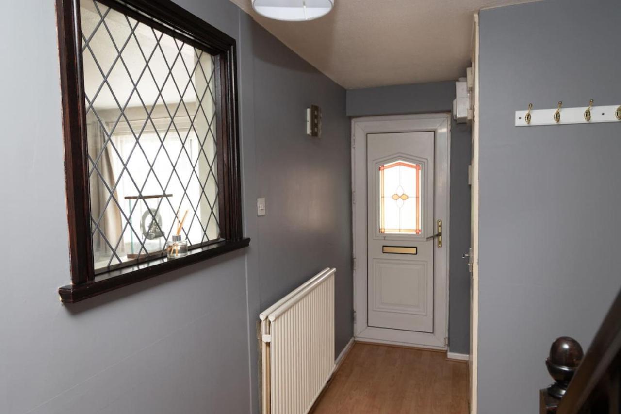 3 Bed Home Sleeps 8 People Located 1 Min From Train Stop - Otley Terrace Oldham Exteriör bild