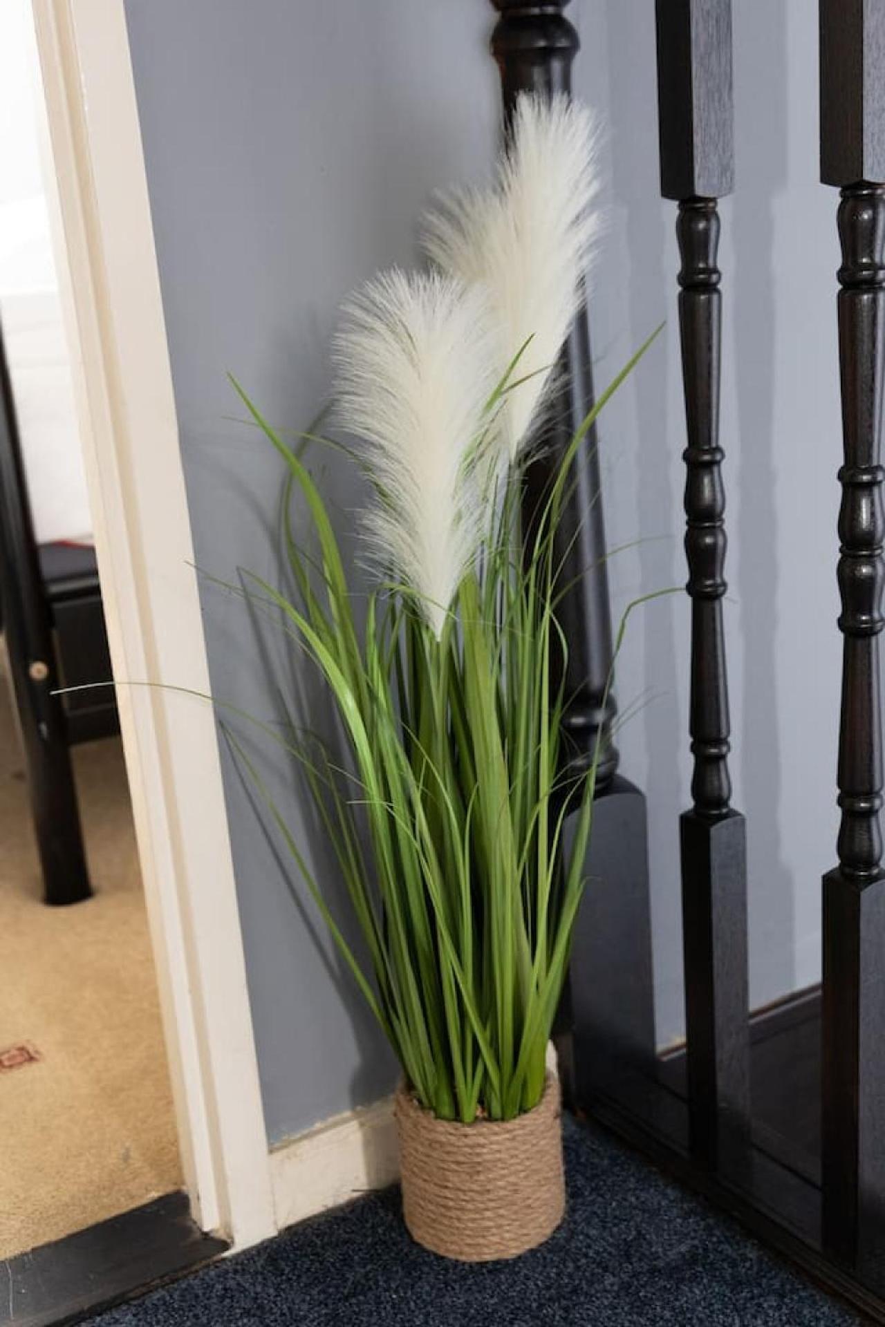 3 Bed Home Sleeps 8 People Located 1 Min From Train Stop - Otley Terrace Oldham Exteriör bild
