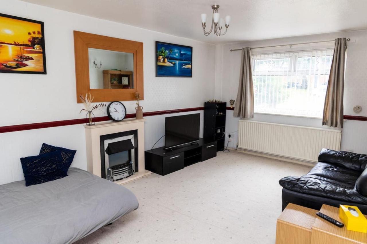 3 Bed Home Sleeps 8 People Located 1 Min From Train Stop - Otley Terrace Oldham Exteriör bild